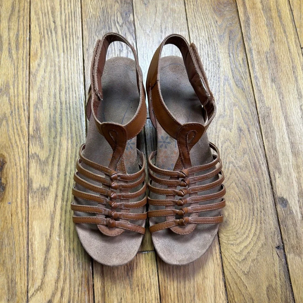Baretraps Tiera Womens Wedge Sandals Brown Strappy Gladiator Shoes Size 10M